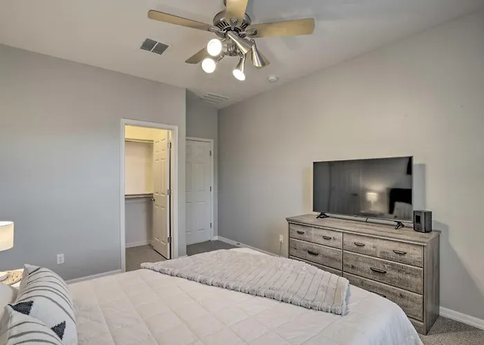 Summer Specials! Snowbird Escape W/ Pool Holiday home